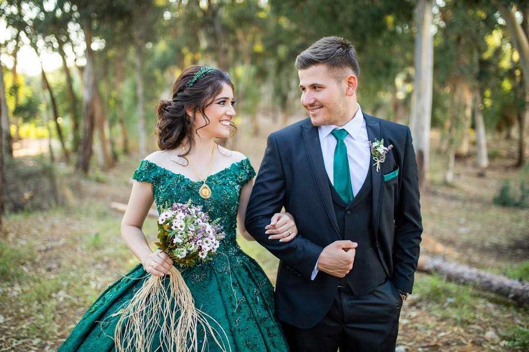 Modest Plus Ball Gown Off Shoulder Sleeveless Lace Up Wedding Dresses Lace Applique Crystal Beaded Wedding Gowns Sweep Train Bridal Gowns