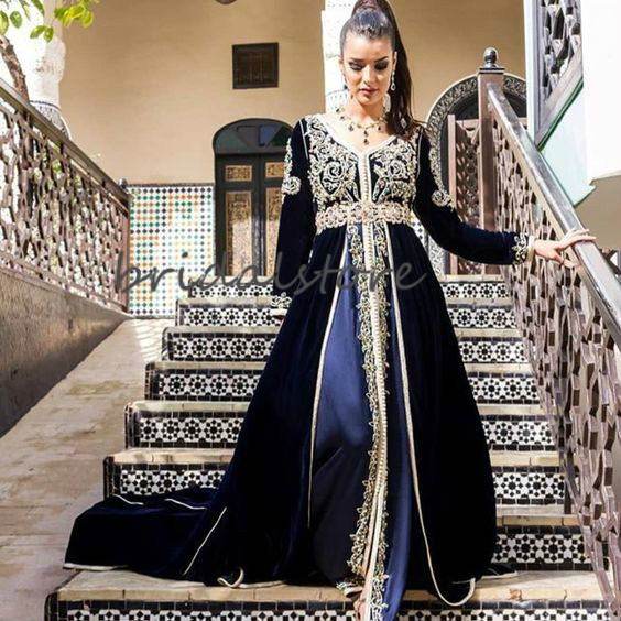 Chic Navy Evening Dresses Muslim Dubai Elegant Velvet Prom Dresses With Sleeves Appliques Sexy V Neck Sweep Train Women Formal Gown 2020