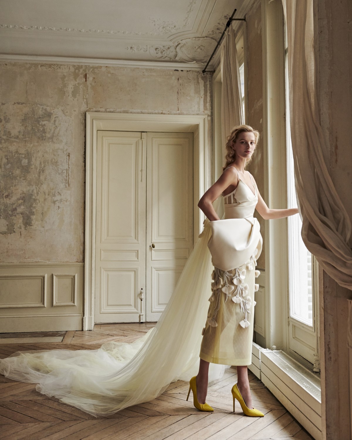 New A Line Wedding Dresses Sexy Spaghetti 3D Floral Appliques Backless Sweep Train Bridal Gowns Plus Size Gowns Vestido De Novia