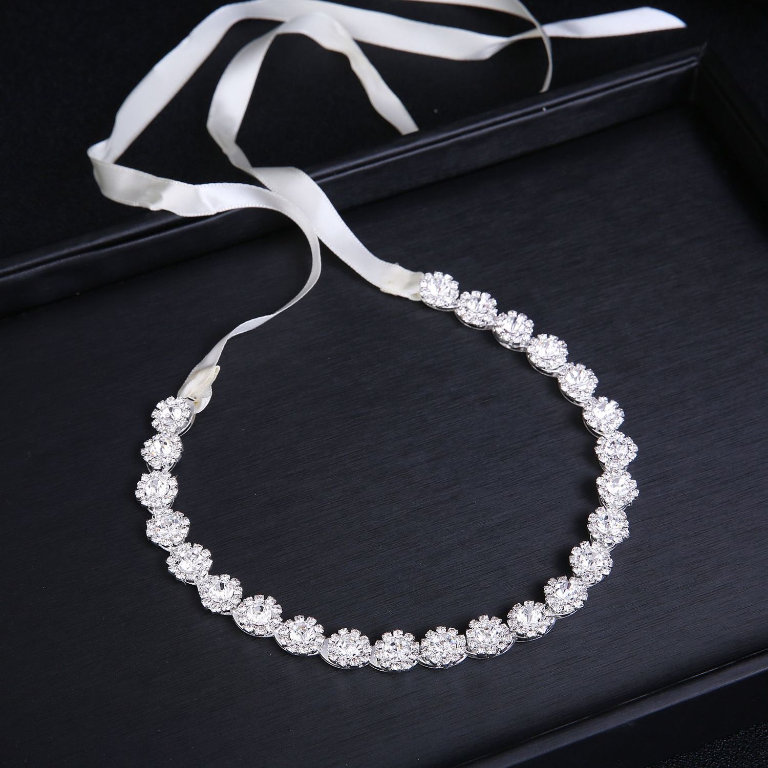 Bride Ornaments Hair Band Manual Alloy Soft Drill Chain Hair Decorate Wedding Dress Accessories Headwear
Bride Ornaments Hair Band Manual Alloy Soft Drill Chain Hair Decorate Wedding Dress Accessories Headwear