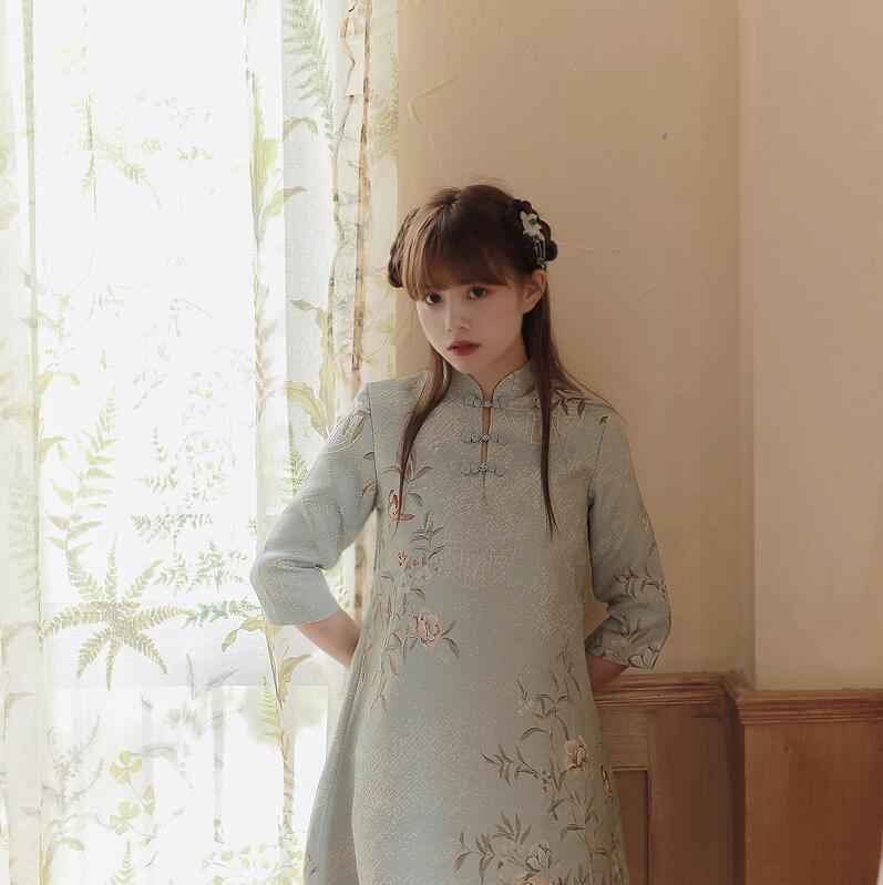 Autumn and winter new young girl cheongsam Chinese vintage style retro fashion elegant modified dress Japanese fairy young lady favorite, Blue
Autumn and winter new young girl cheongsam Chinese vintage style retro fashion elegant modified dress Japanese fairy young lady favorite, Blue