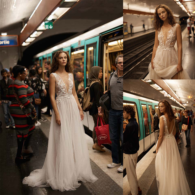 Newest Bohemian Lia Martinez A Line Wedding Dresses Spaghetti Sleeveless Applique Pearls Tulle Wedding Gowns Sweep Train robe de mariée, Coral
Newest Bohemian Lia Martinez A Line Wedding Dresses Spaghetti Sleeveless Applique Pearls Tulle Wedding Gowns Sweep Train robe de mariée, Coral