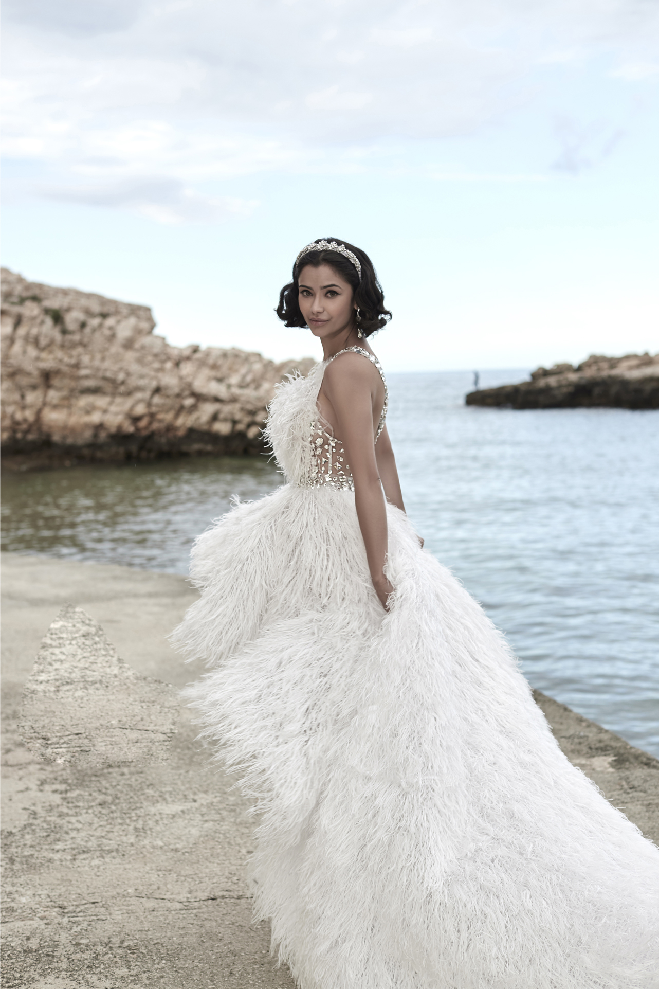 High Low Boho Bridal Dresses One Shoulder Feather Rhinestone Beaded Wedding Dress Sleeveless Ruffle Custom Made Beach Robes De Mariée, Brown
High Low Boho Bridal Dresses One Shoulder Feather Rhinestone Beaded Wedding Dress Sleeveless Ruffle Custom Made Beach Robes De Mariée, Brown