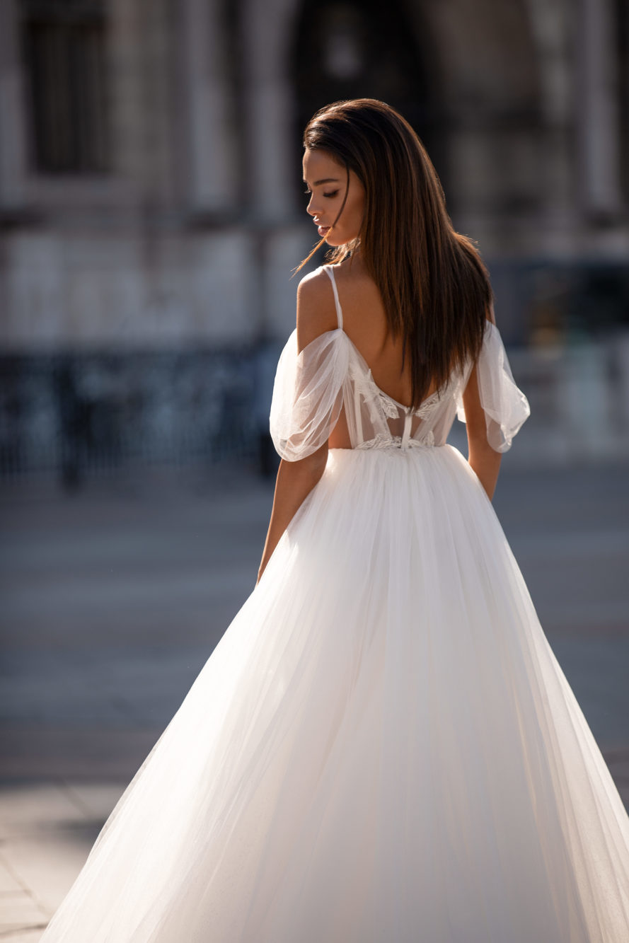 A Line Romantic Beaded Backless Wedding Dresses Appliqued Off The Shoulder Bridal Gowns Tulle Sweep Train Robe De Marie ppliqued