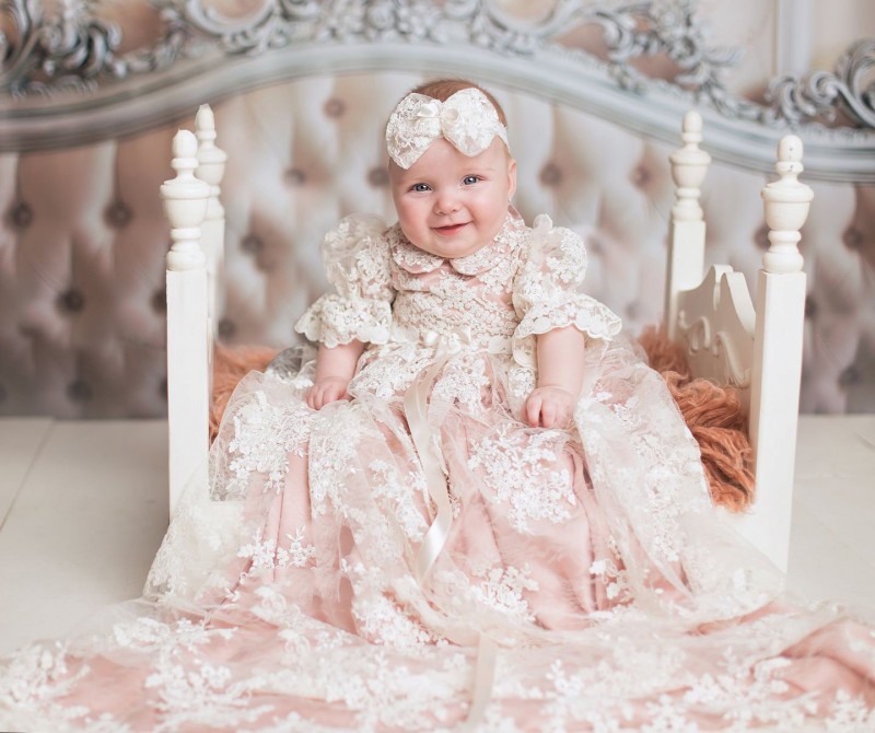 2019 Designer Pink Lace Christening Gowns For Baby Girls Jewel Neck Lace Appliqued Baptism Dresses Custom Made First Communication Dress