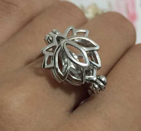 {Cage Ring} Lotus Shape Ring Can Open & Hold Pearl /Crystal /Gem Bead Adjustable Size Ring Mounting
{Cage Ring} Lotus Shape Ring Can Open & Hold Pearl /Crystal /Gem Bead Adjustable Size Ring Mounting
