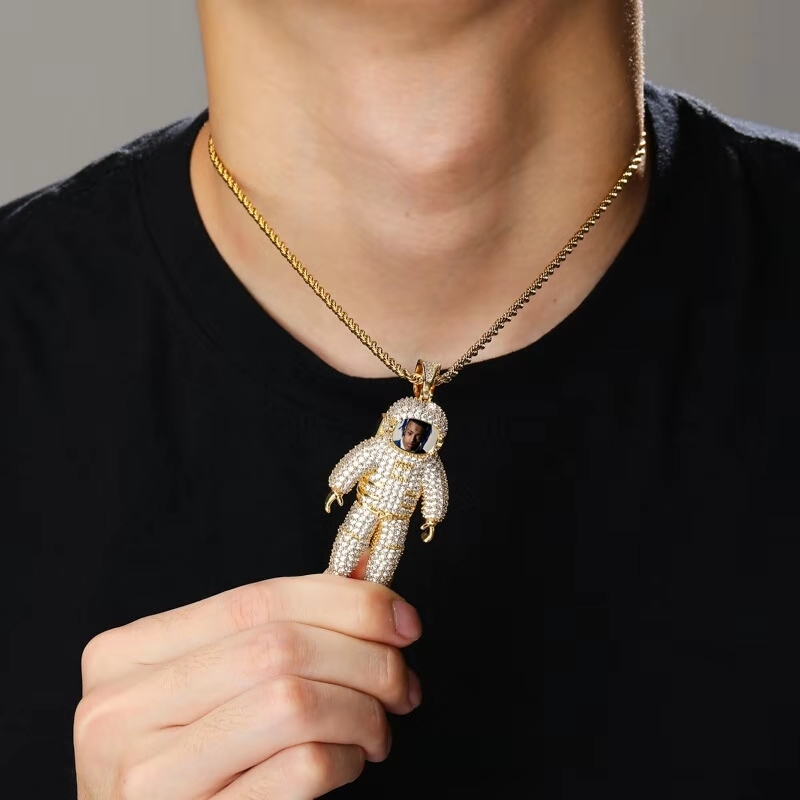 custom photo necklace for men women iced out Astronaut pendant necklace luxury designer bling diamond picture pendants love jewelry gift
custom photo necklace for men women iced out Astronaut pendant necklace luxury designer bling diamond picture pendants love jewelry gift