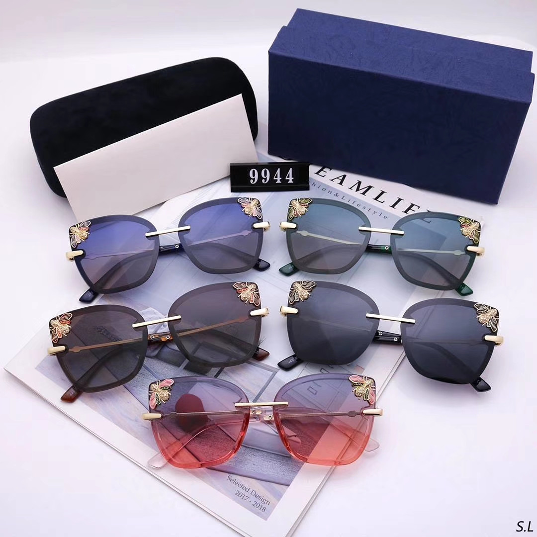 Luxury sunglasses For Women Designer Popular Fashion Big Summer Style With The Bees Top Quality UV Protection Lens Come With Case
Luxury sunglasses For Women Designer Popular Fashion Big Summer Style With The Bees Top Quality UV Protection Lens Come With Case