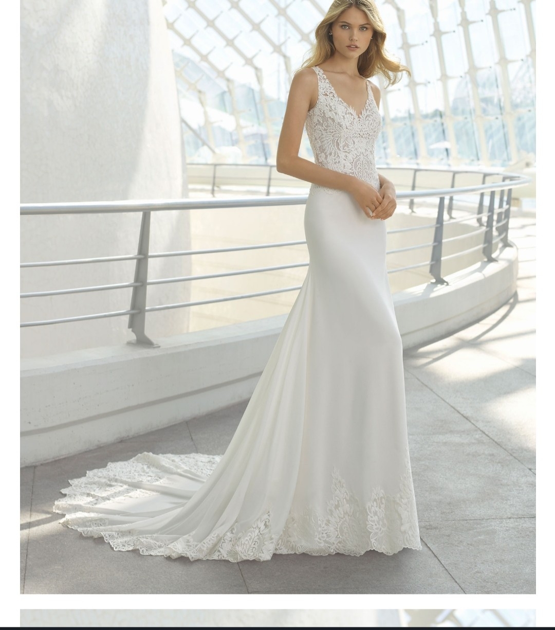 2020 Elegant Mermaid Wedding Dresses Lace Appliqued V Neck Sweep Train Beach Wedding Dress Robes De Mariée Hollow Back Country Bridal Gowns