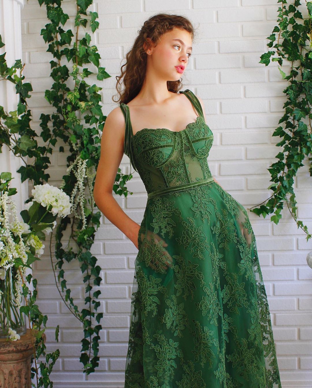 Charming Dark Green Lace Prom Dresses With Pockets Spaghetti Straps Neck A Line Formal Dress Floor Length Evening Gowns