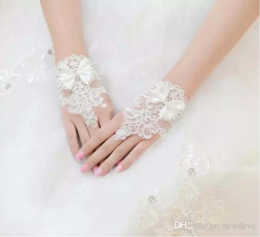 High Quality White Fingerless Bridal Gloves For Wedding Dresses Short Wrist Length Elegant Rhinestone Bridal Wedding Gloves Bride Glove