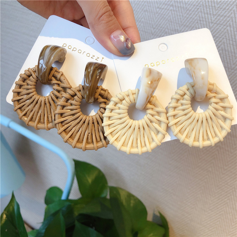 Fashion Round Pendant Earrings For Women Gold Silver Geometric Earrings Punk Glamour Jewelry 2020
Fashion Round Pendant Earrings For Women Gold Silver Geometric Earrings Punk Glamour Jewelry 2020