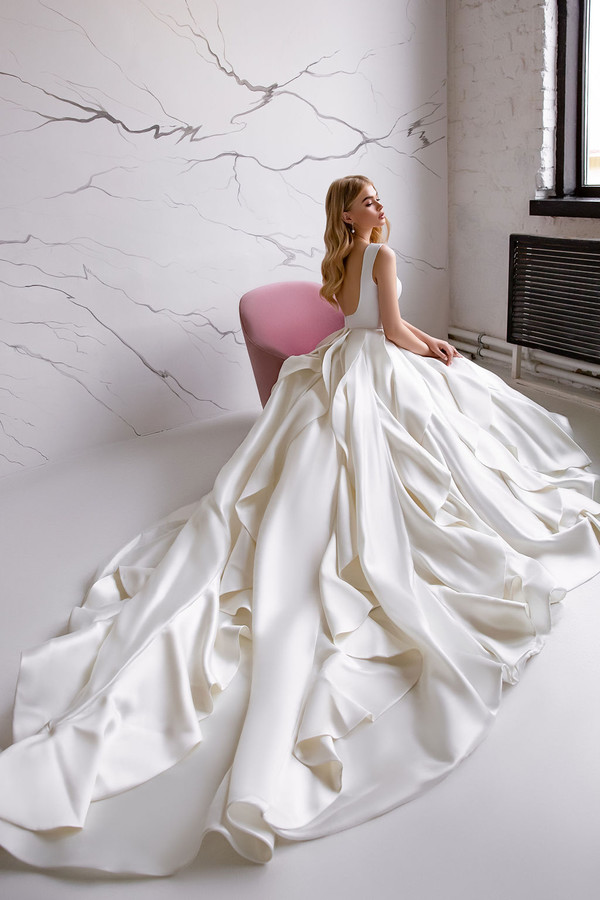 Modern Eva Lendel Satin Dresses Tiered Skirts Off Shoulder V Neck Plus Size Wedding Dress Bridal Gowns
