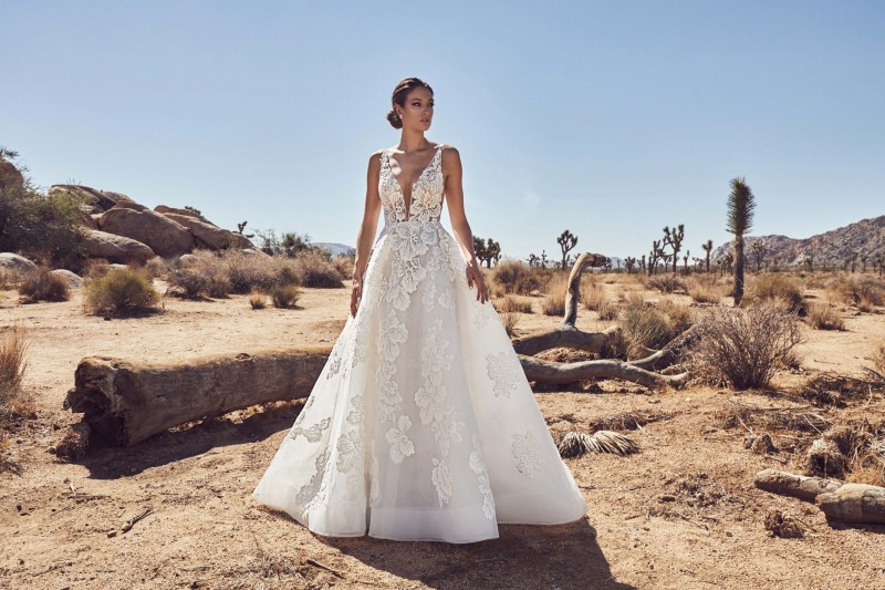 Calla Blanche 2019 A Line Wedding Dresses V Neck Flower Lace Beads Backless Sweep Train Bridal Gowns Beach Plus Size Vestido De Novia