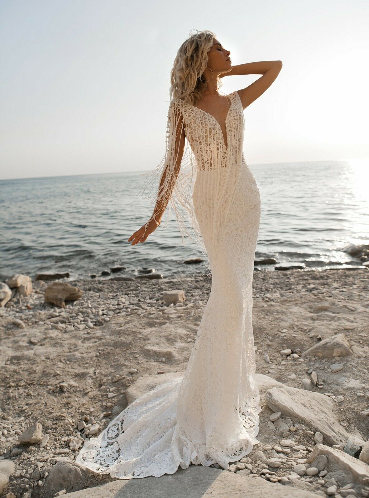 2020 Elegant Mermaid Wedding Dresses Beading Applique Tassel Bridal Gowns V Neck Beach Sweep Train Backless Wedding Dress