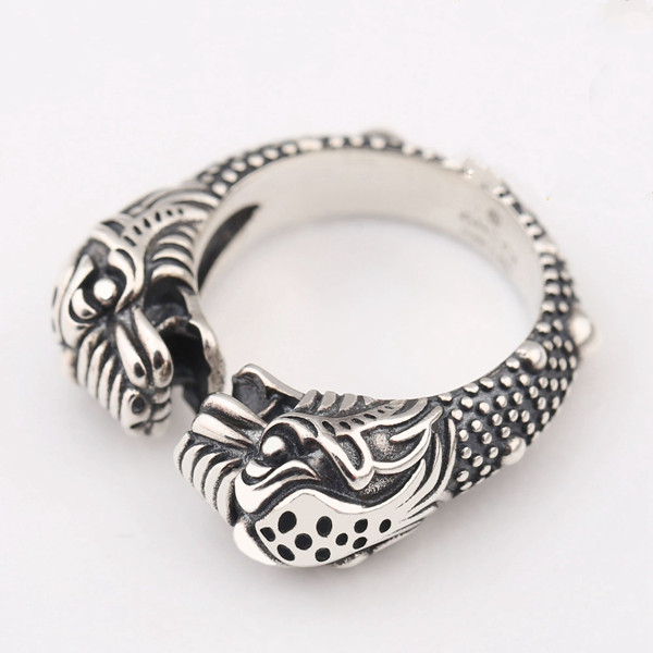 S925 sterling silver double-headed snake ring men and women retro sterling silver double-headed snake open ring adjustable opening
S925 sterling silver double-headed snake ring men and women retro sterling silver double-headed snake open ring adjustable opening