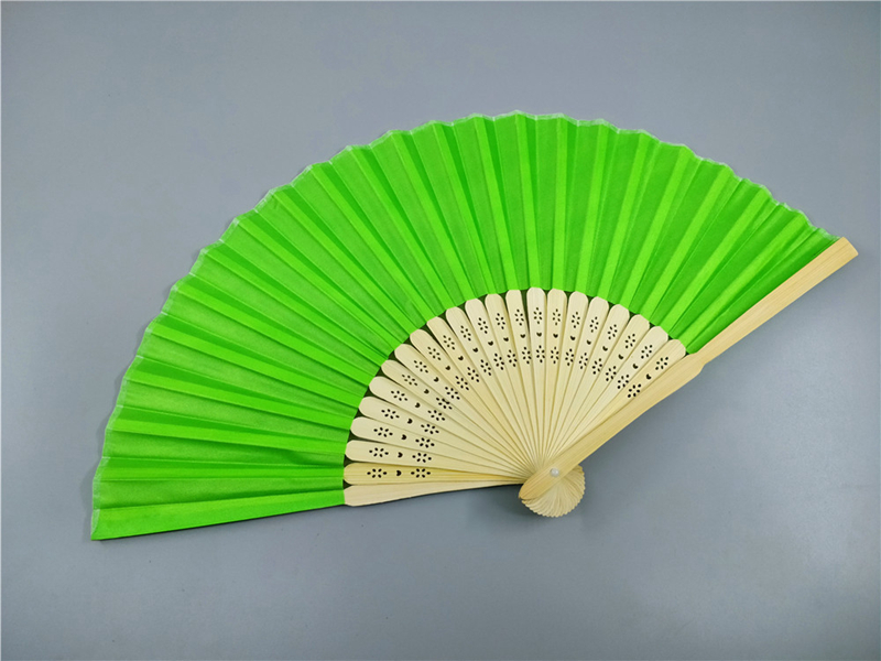 Personalized Silk Fan Cloth Hand Fan Customized Bride Groom039s Name Wedding Gift Wedding Favor5120804