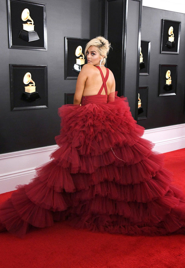 Favorable Price Plus Size Red Prom Dresses V Neck Criss Cross Back Tiered Skirts Formal Evening Gowns Women Special Occasion Dress WIth High Quality