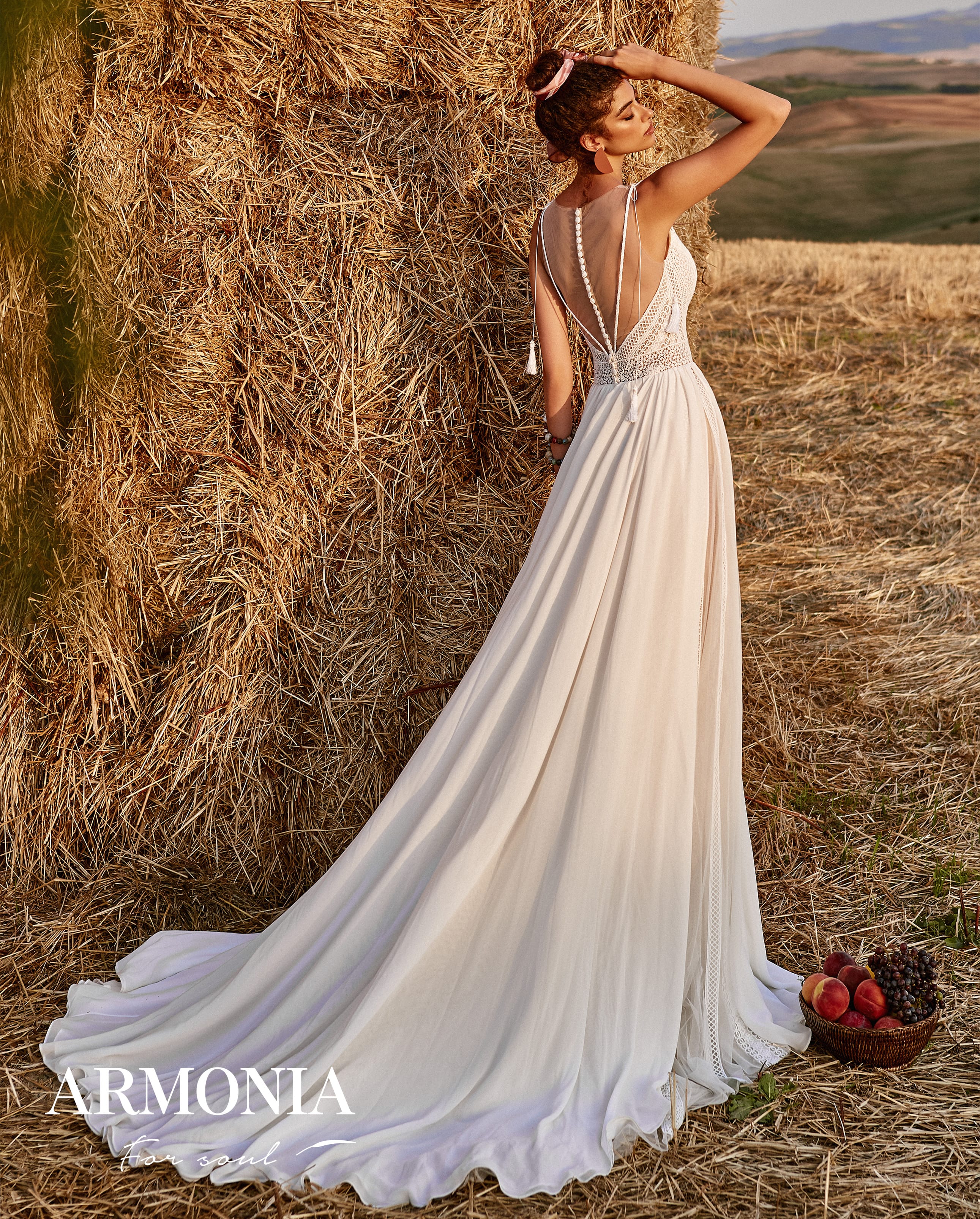 2020 Bohemian Wedding Dresses Sheer Jewel Neck Lace Appliques Backless Boho Wedding Dress A Line Sweep Train Beach Vestidos De Novia