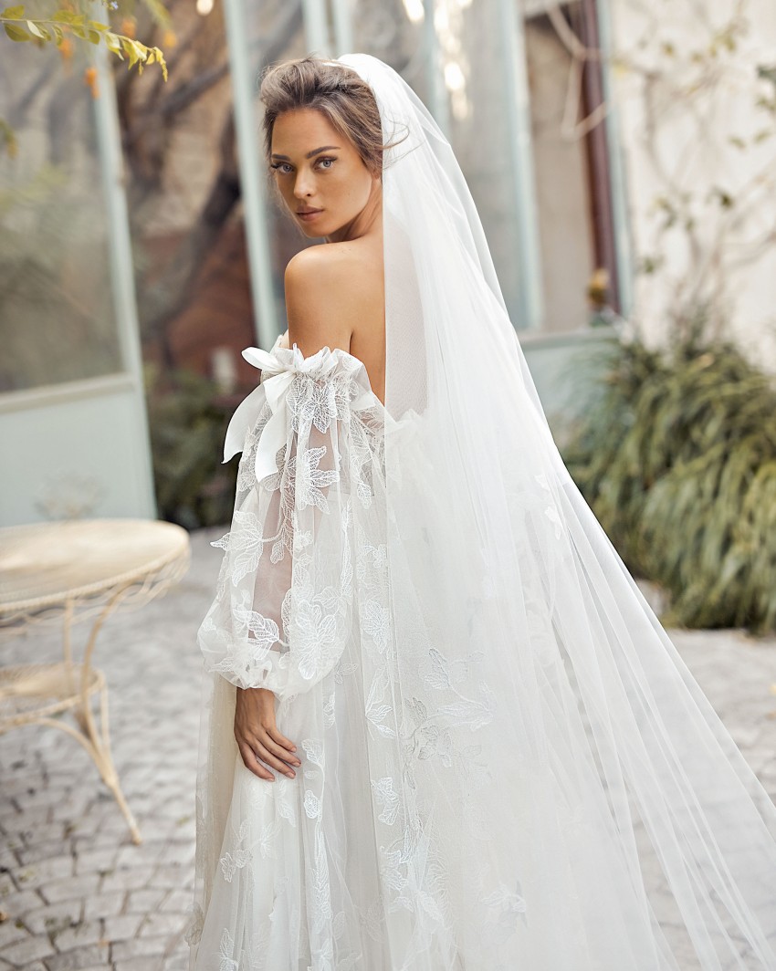 Lihi Hod Graceful Lace Wedding Dresses Off The Shoulder Neck Long Sleeves Bridal Gowns A Line Sweep Train Tulle Robe De Marie