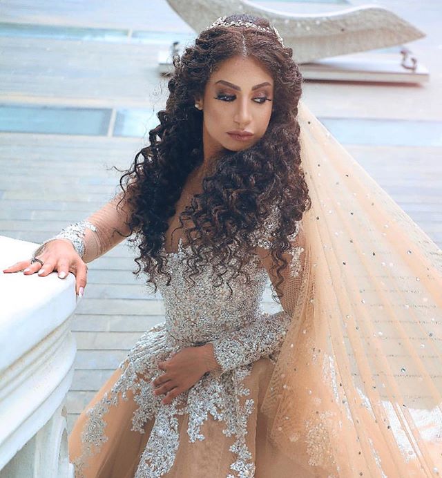 Arabic Champagne Dresses Lace Appliqued Beaded Sheer Jewel Neck Long Sleeve Wedding Dress Sweep Train Vestidos De Novia