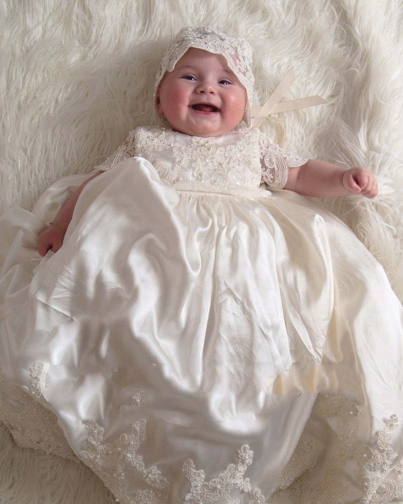 2019 New First Communication Dress Short Sleeve Christening Gowns For Baby Girls Lace Appliqued Beads Pearls Baptism Dresses With Bonnet