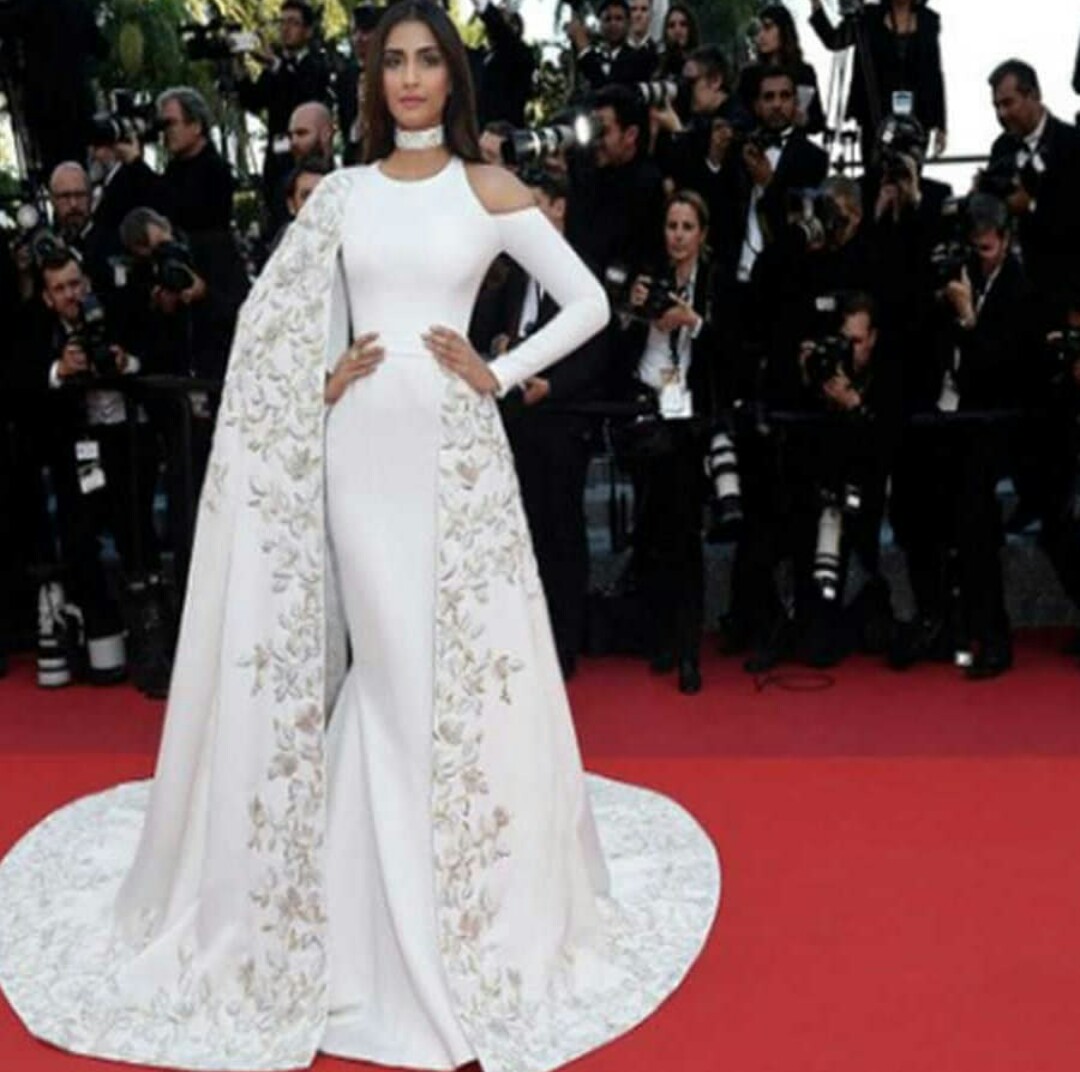 Cheap White Mermaid Party Dresses Halter Long Sleeve Elegant Evening Dress Appliqued Sweep Train Custom Made Formal Party Gown Hot Sell