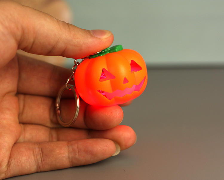 New Fashion Halloween Pumpkin LED Keychain with Sound Pumpkin Keyring Glowing Key Chain Pendant Bag Gift LB