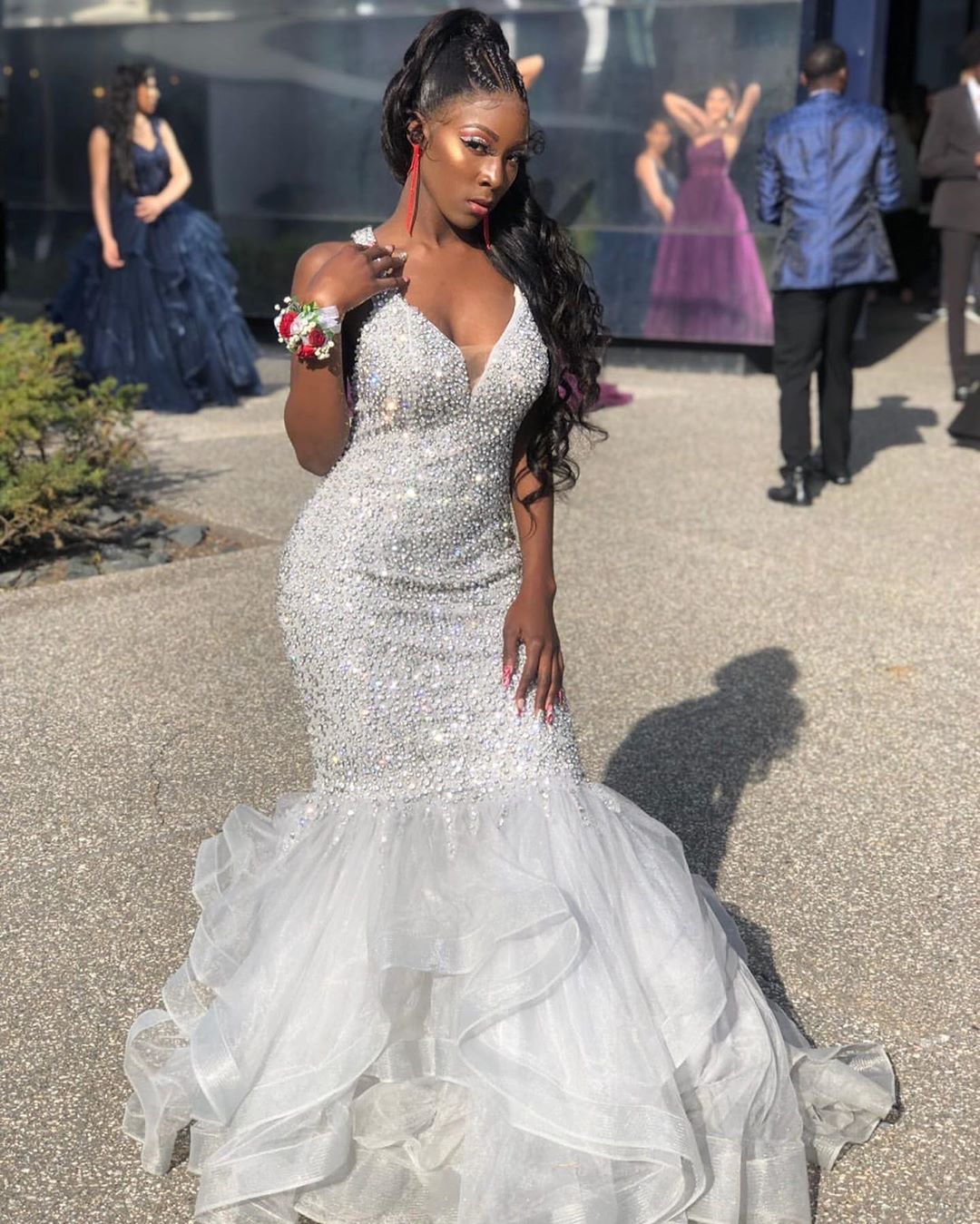 Flawle Mermaid Eaded Prom Dree V Neck Cri Cro Strap Sequined Evening Gown Tiered Plu Size Organza Sweep Train Formal Dre