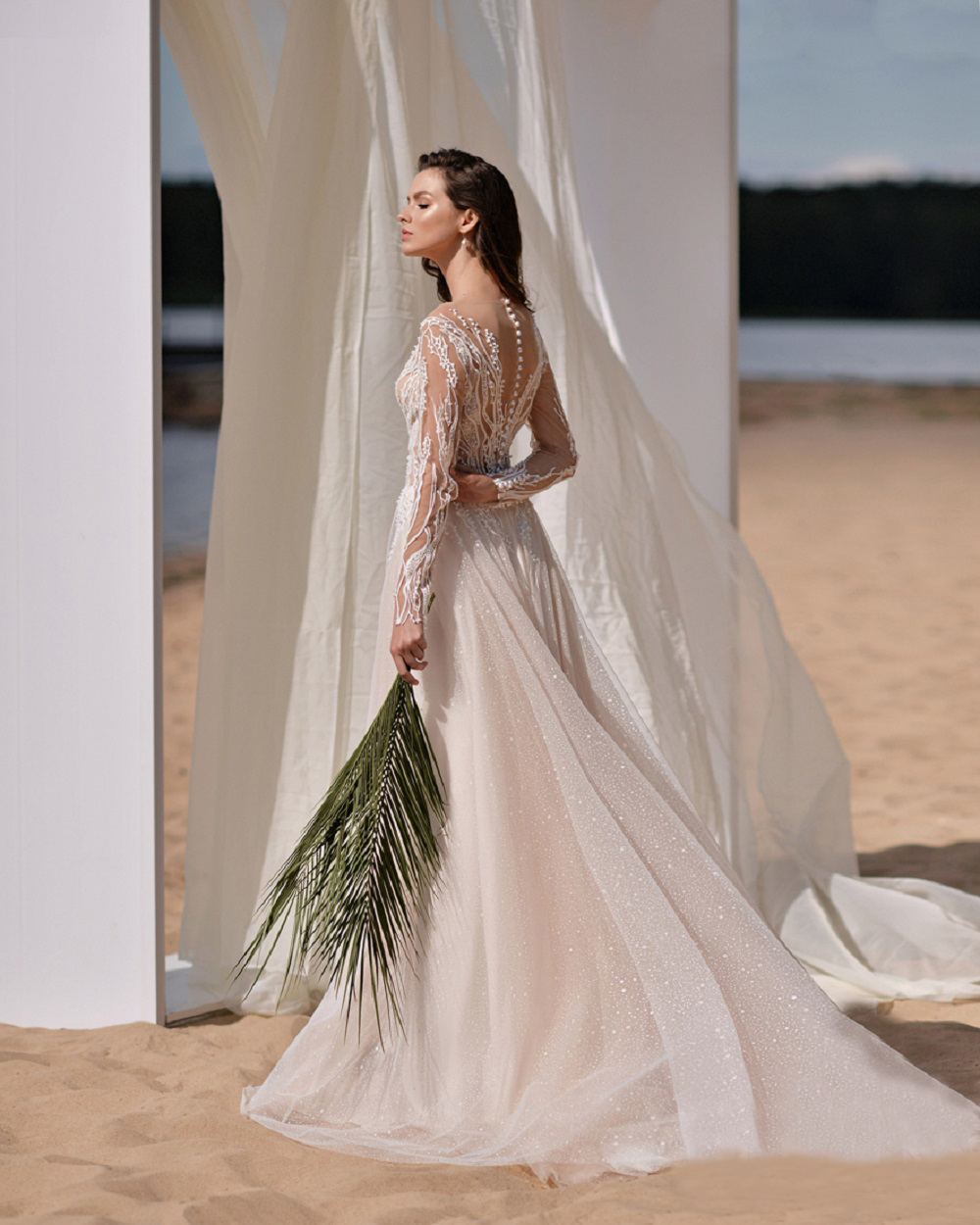 illusion wedding dress v neck appliqued lace sequins tulle long sleeve sweep train bridal dress backless robes de marie