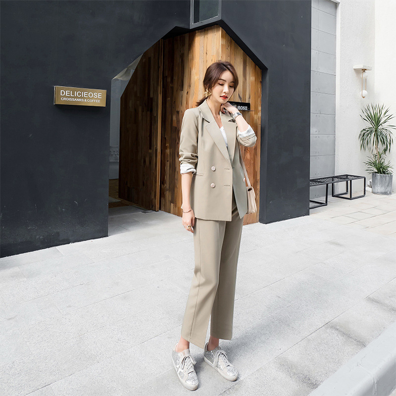 Women' suit 2019 autumn new casual fashion temperament loose solid color double-breasted small suit trousers two-piece
Women' suit 2019 autumn new casual fashion temperament loose solid color double-breasted small suit trousers two-piece