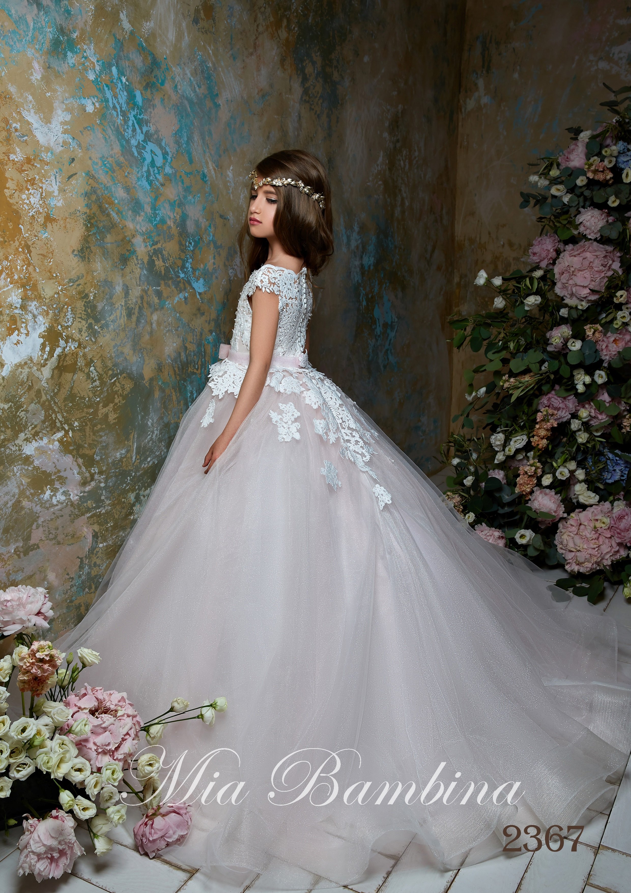 Flower Girl Dresses Off Shoulder Appliqued Beaded Sleeveless Girl Pageant Gown Bow Sash Ruffle Sweep Train Girl Birthday Gowns