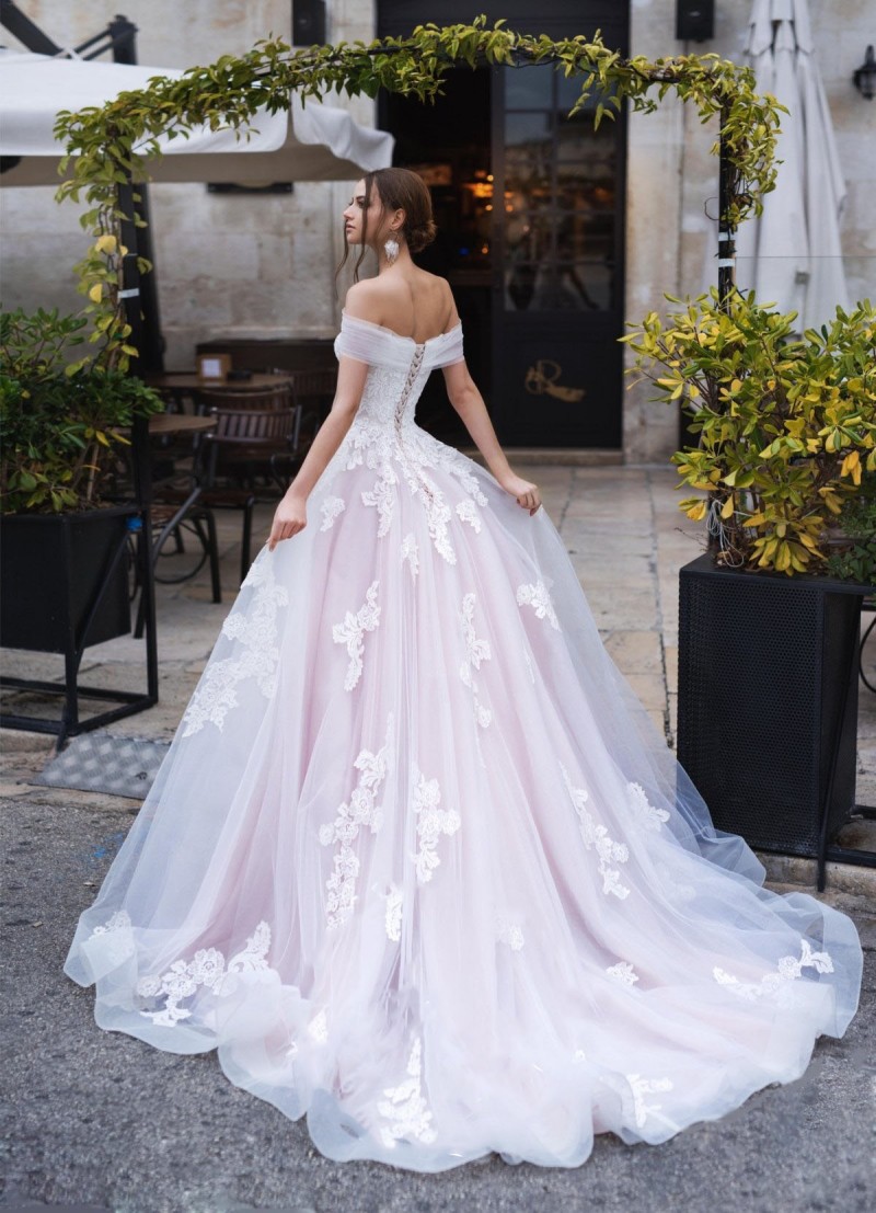 A Line Attractive Wedding Dresses Off The Shoulder Appliqued Bridal Gowns Tulle Sweep Train Lace Up Back Robe De Marie ppliqued
