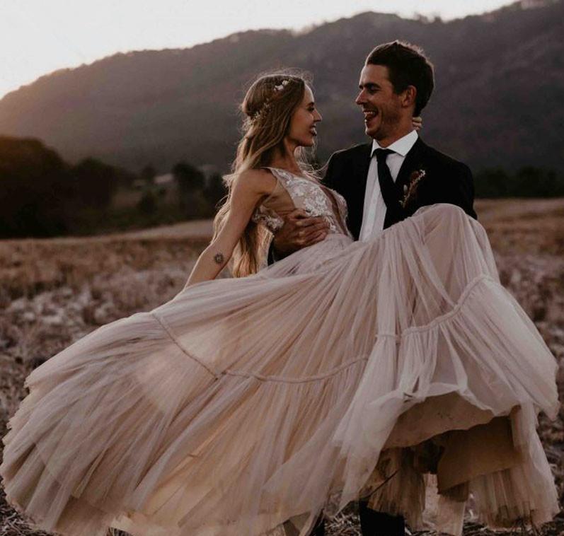 Nude Champagne Boho A Line Wedding Dresses 2020 Deep V-Neck Lace Applique Backless Bridal Gowns Beach Vestido De Noiva Bridal Gowns