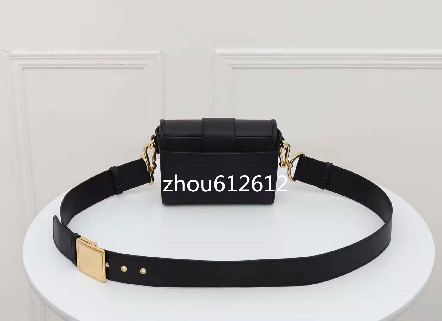 New spring and autumn shoulder bag 30 MONTAIGNE mini flat box Canvas Old Flower oblque Postman Bag single-shoulder Crossbody Bag M9203
New spring and autumn shoulder bag 30 MONTAIGNE mini flat box Canvas Old Flower oblque Postman Bag single-shoulder Crossbody Bag M9203