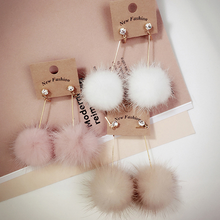 Cute Rabbit Fur Ball PomPom Long Drop Earrings Otter Feather crystal Ear for Women Unique Soft Pom Pom Dangle Earring Jewelry Gift
Cute Rabbit Fur Ball PomPom Long Drop Earrings Otter Feather crystal Ear for Women Unique Soft Pom Pom Dangle Earring Jewelry Gift