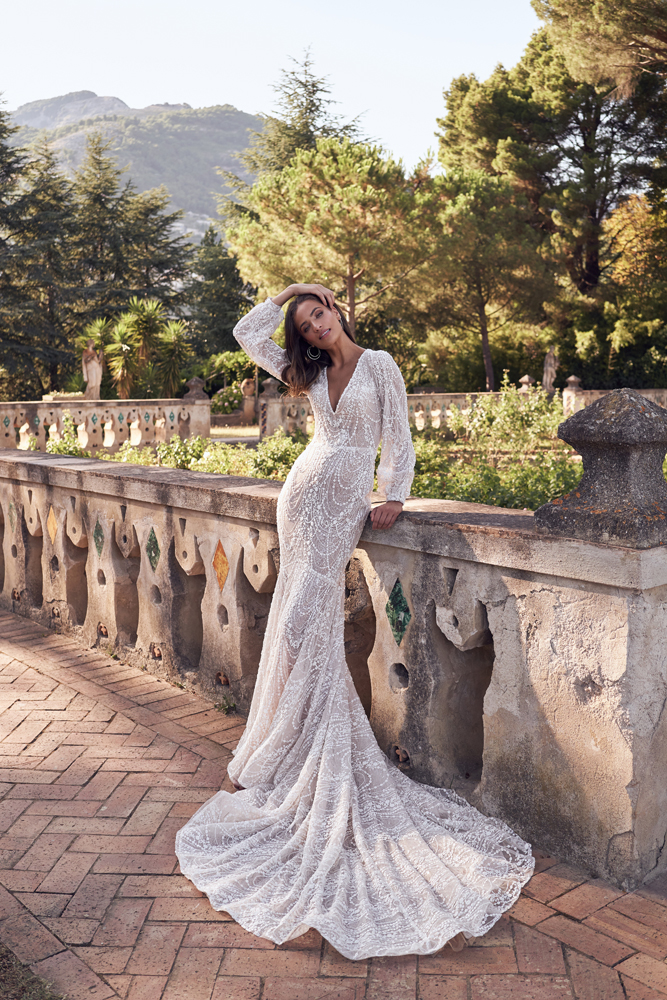2020 Elegant Mermaid Wedding Dresses V Neck Lace Appliques Long Sleeve Vestidos De Novia Sweep Train Custom Made Country Wedding Dress