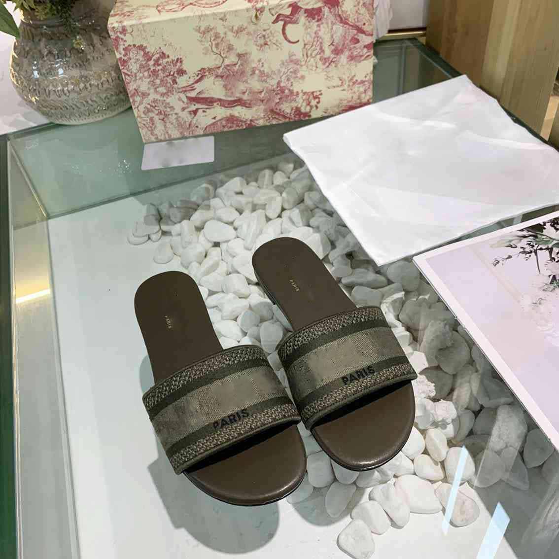 Paris Luxury Designer Womens Slipper Summer Sandals Beach Slide Slippers Ladies Flip Flops Loafers Sexy Embroidered Floral Slippers With box
Paris Luxury Designer Womens Slipper Summer Sandals Beach Slide Slippers Ladies Flip Flops Loafers Sexy Embroidered Floral Slippers With box
