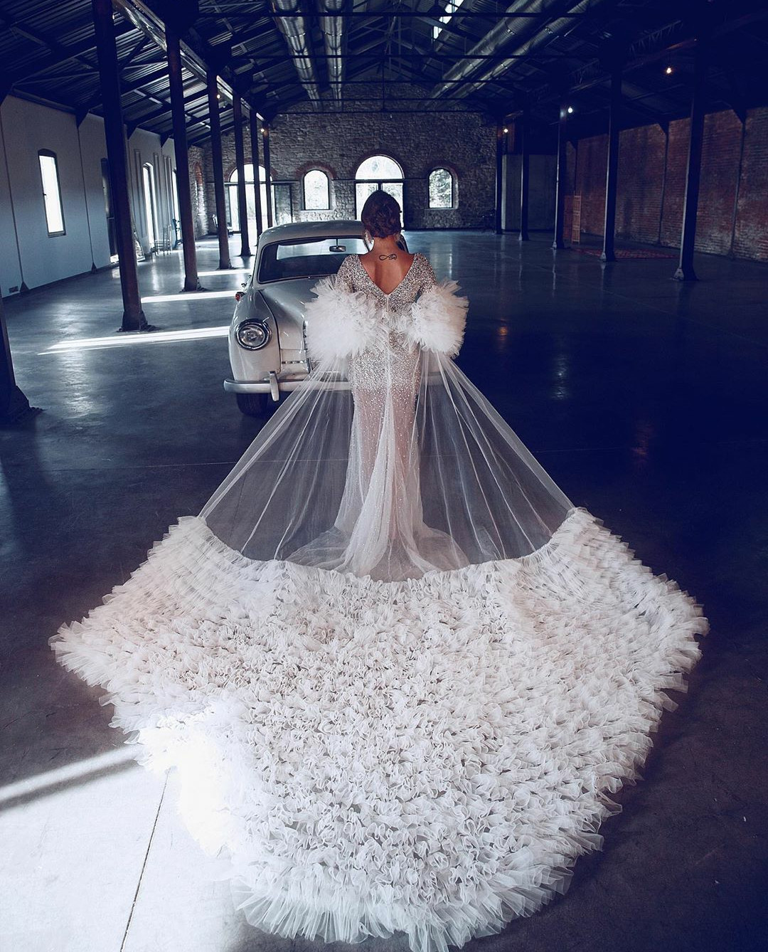 2020 Crystal Mermaid Wedding Dresses With Long Ruffle Wrap V Neck Sexy Transparent Bridal Gowns Sequined vestido de novia