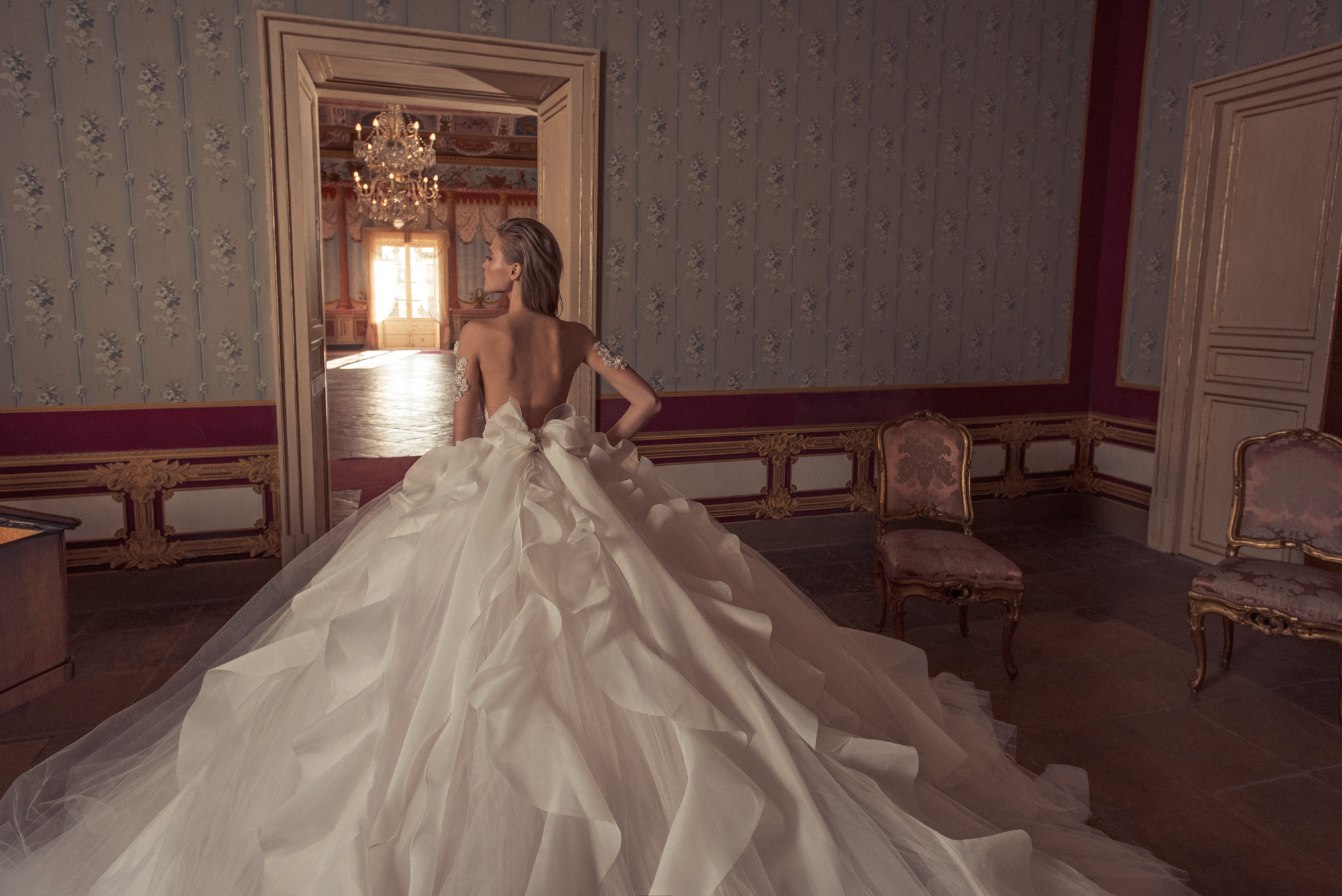 Julia Kontogruni Vintage 2019 Wedding Dresses Long Sleeve Lace Appliques Beads Ruffles Backless Chapel Train Bridal Gowns robe de mariée