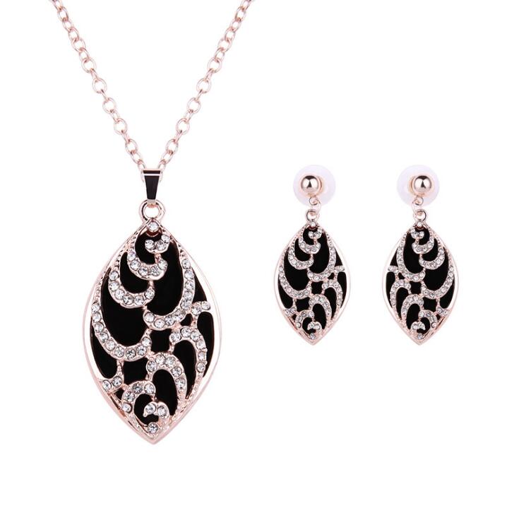 Bridal Jewelry Sets for Wedding decorations wholesale Wedding accessories one set a Necklace with two pieces of earrings wedding jewelry