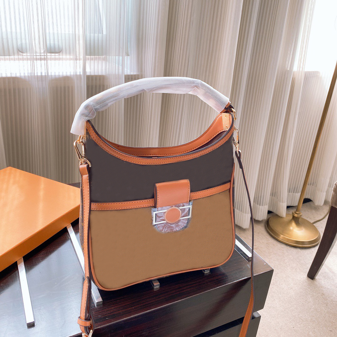 Handbag fashion ladies one-shoulder messenger bag large-capacity men's trend travel two colors, Not sold separately box
Handbag fashion ladies one-shoulder messenger bag large-capacity men's trend travel two colors, Not sold separately box