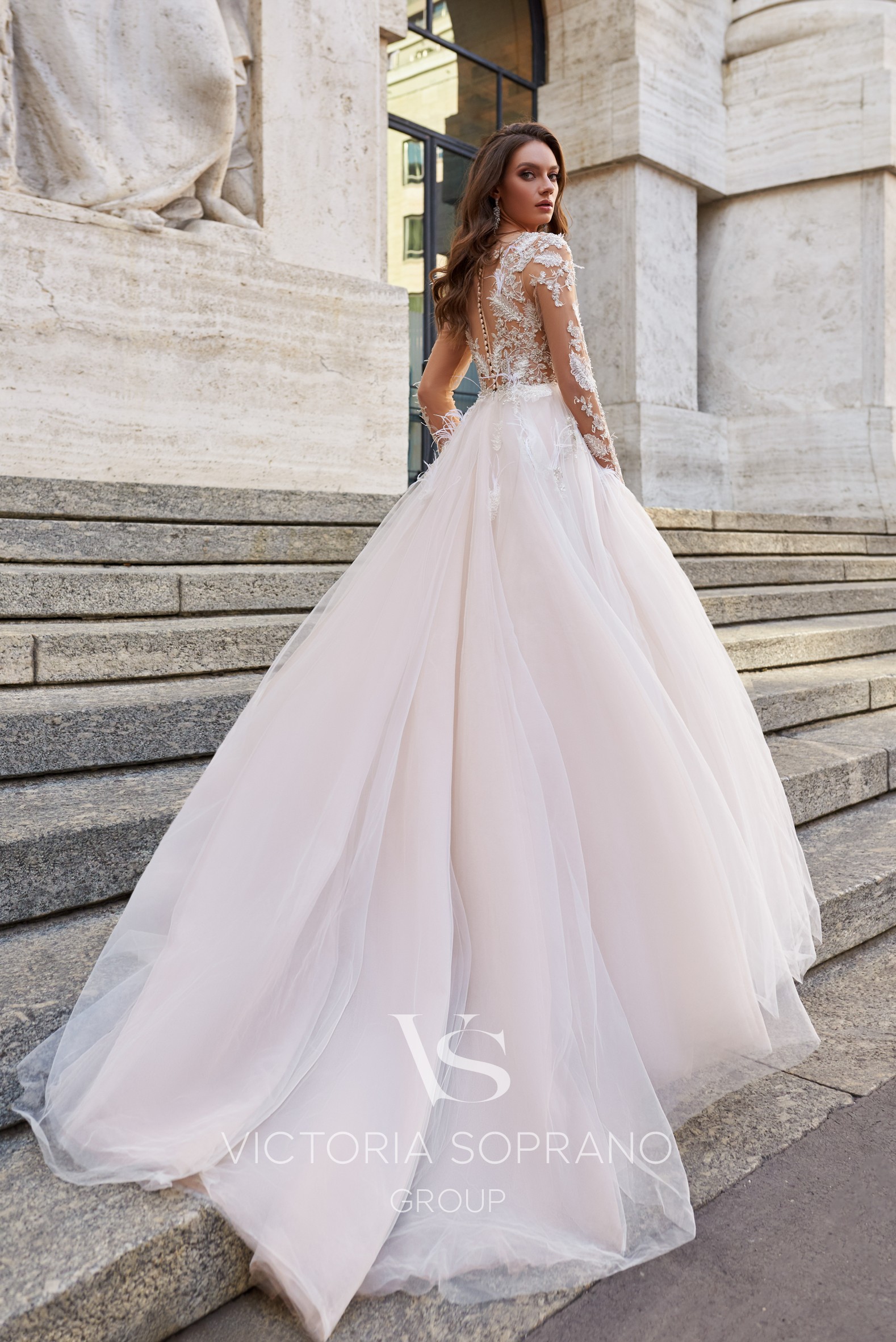 2020 Long Sleeve Wedding Dresses Lace Applique Feather A Line Beach Wedding Dress Sweep Train Bridal Gowns Robes De Mariée