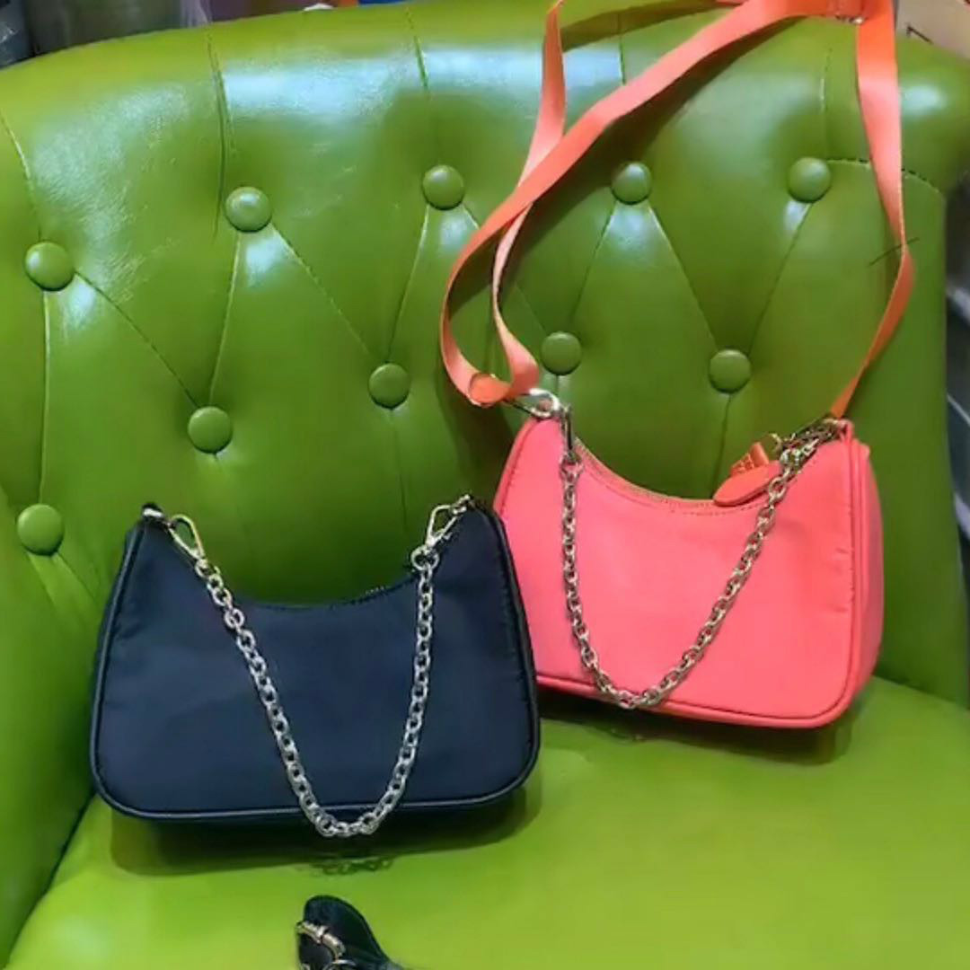 Desinger canvas chain purse Shoulder bag mini hobo orignal designer Cross Body bag women messenger bag for lady designer purse satchel, Pink
Desinger canvas chain purse Shoulder bag mini hobo orignal designer Cross Body bag women messenger bag for lady designer purse satchel, Pink