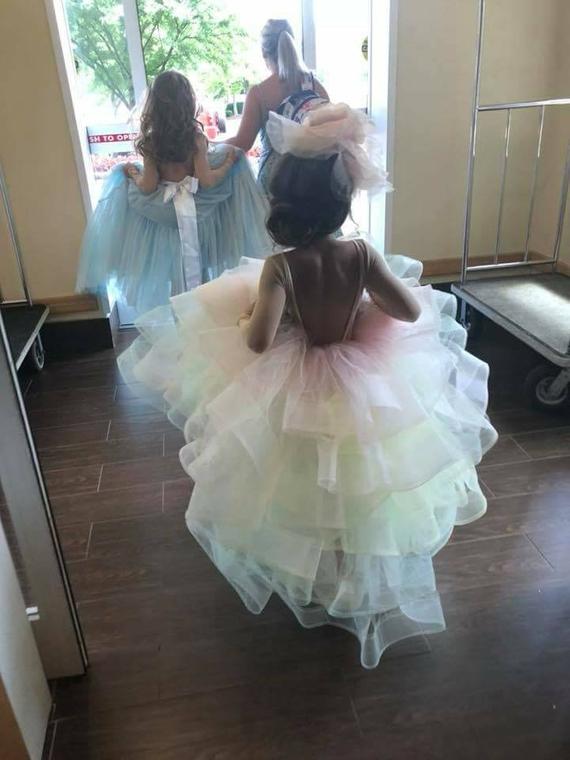 Colorful Girls Pageant Dress Jewel Neck Long Sleeves Tiered Skirts Lace Flower Girl Dresses Custom Luxury Appliqued Kids Formal Gowns