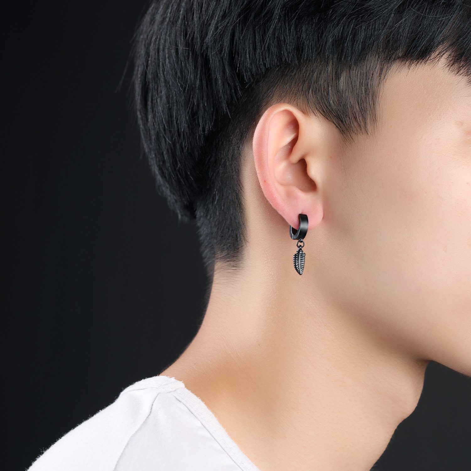 Hip Hop Charm Feather Drop Hoop Stainless Steel Earrings New Style Jewelry Wholesale Gold/Silver/Black