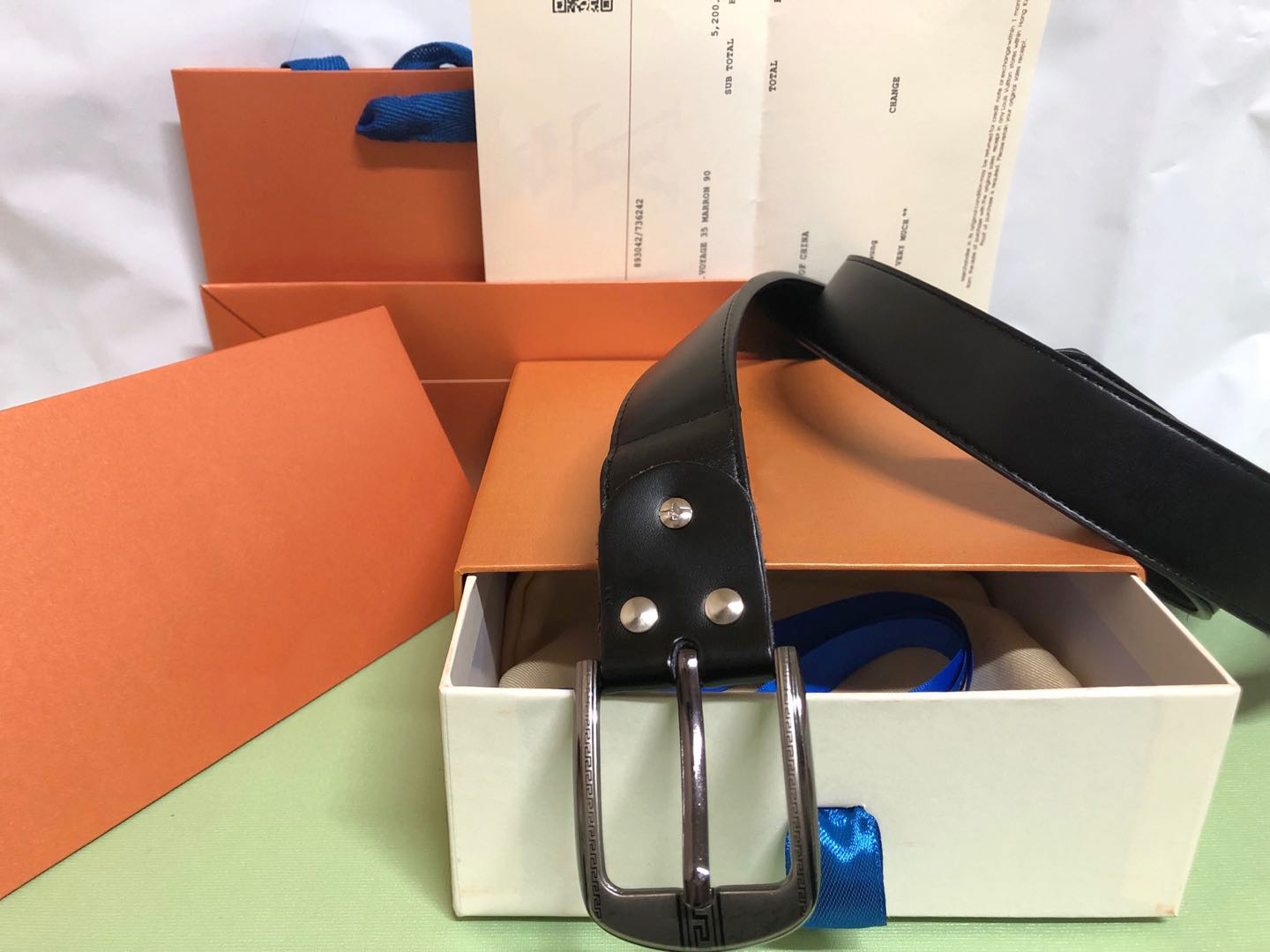 fashion Belt Men/women Belt Womens High Quality Belts Genuine Leather Black and White Color belt Cowhide Belts for Men with Box, With original box
fashion Belt Men/women Belt Womens High Quality Belts Genuine Leather Black and White Color belt Cowhide Belts for Men with Box, With original box