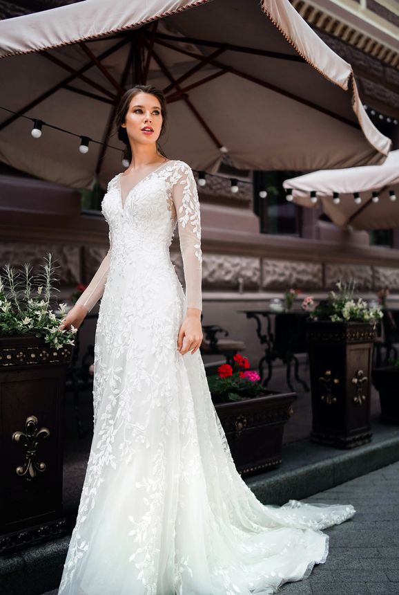 A Line Wedding Dresses Sheer V Neck Lace Appliques Bridal Gowns Long Sleeve Sweep Train Wedding Dress