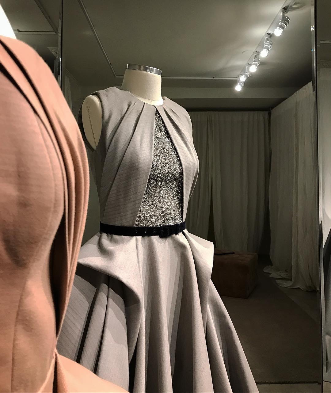 2020 Real Image Grey Prom Dresses Jewel Neck A Line Ruffles Satin Evening Gowns Custom Made Sweep Train Formal Dress Party Wear