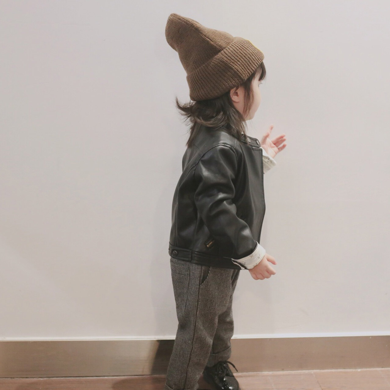 Kids Brand Jacket Boys and Girls Designer Clothes Stand Collar Small Leather Hiphop Style Long Sleeve Coat New Fashion Style 2020 Fall, Black
Kids Brand Jacket Boys and Girls Designer Clothes Stand Collar Small Leather Hiphop Style Long Sleeve Coat New Fashion Style 2020 Fall, Black